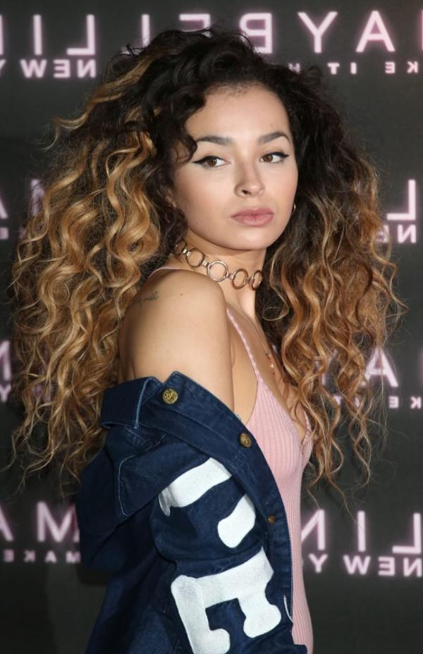 Ella Eyre Braless Photos 25 images Célébrité nue