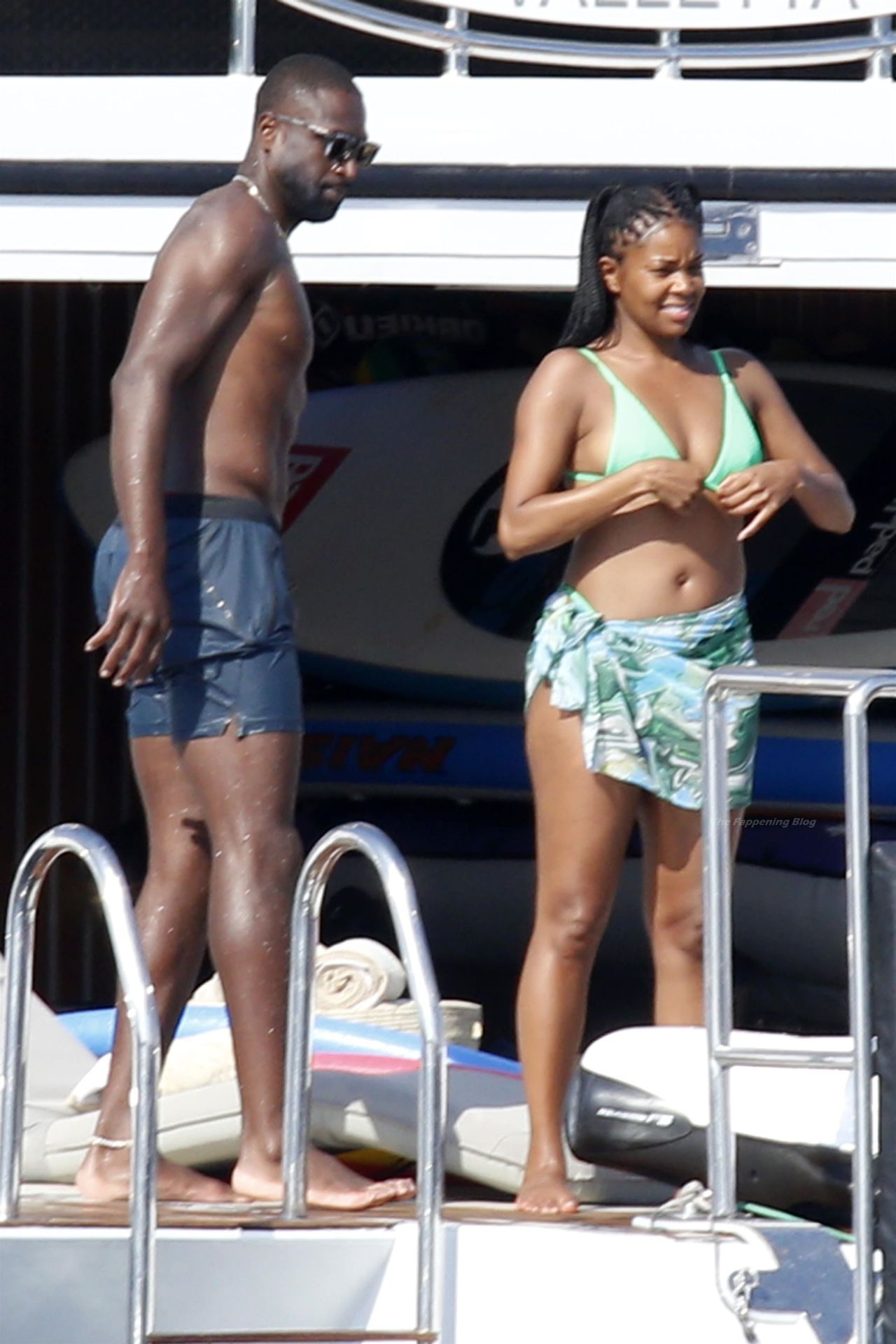 Gabrielle Union Dwyane Wade Pack On The Pda On A Yacht In Sardinia