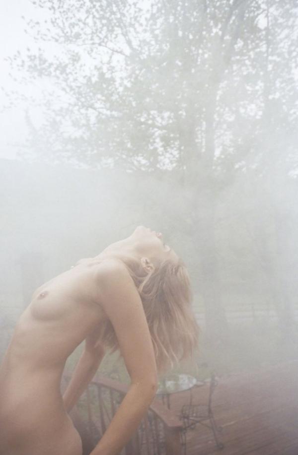 Foto nude di Abbey Lee Kershaw