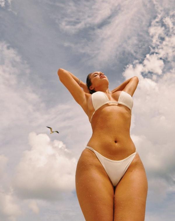 Anastasia Karanikolaou Nude Sexy Photos 18