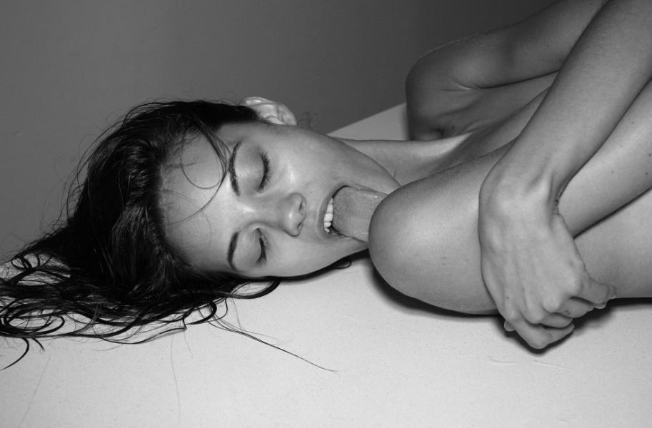 Anja Leuenberger Sexy Topless Photos 7