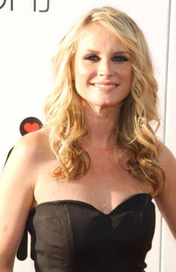 Foto sexy di nudo di Bonnie Somerville 105