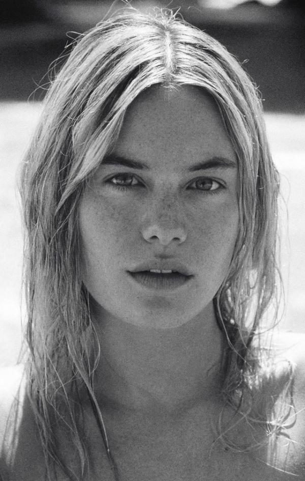 Camille Rowe nackte sexy Fotos 8