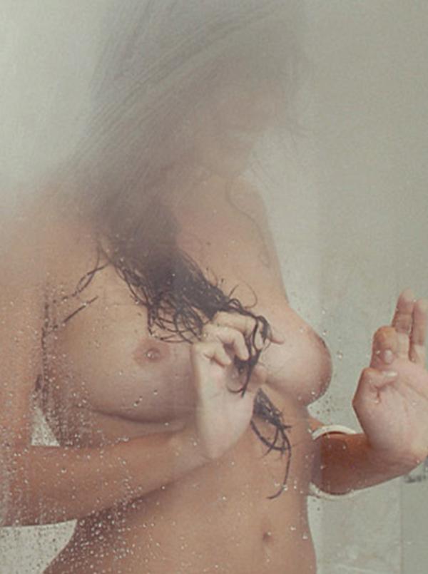 Carla Giraldo Topless Foto's 13