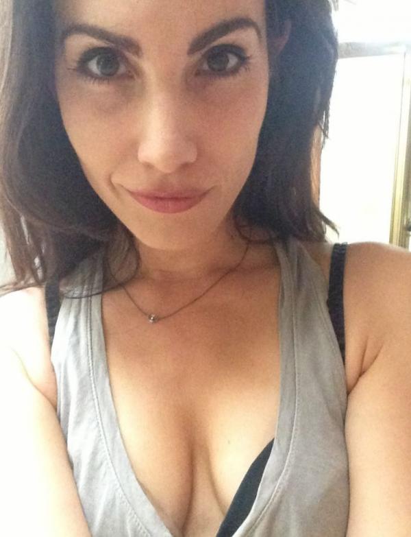 Carly Pope 15