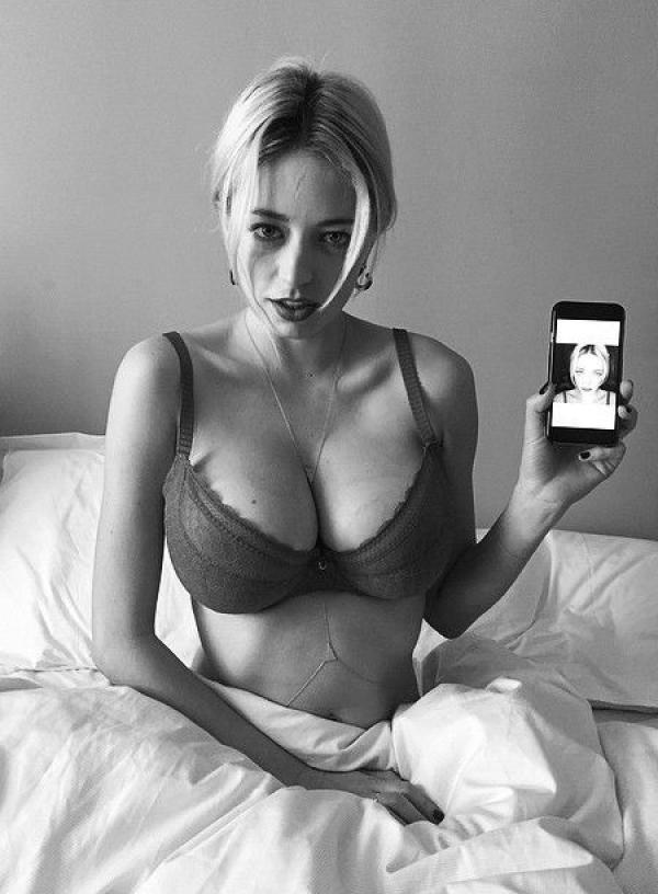 Γυμνές σέξι φωτογραφίες της Caroline Vreeland 44