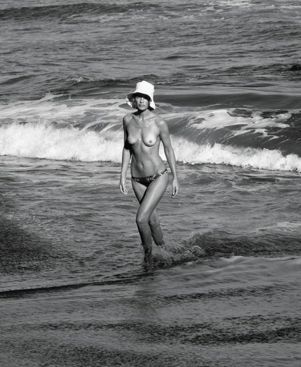 Carolyn Murphy Topless Sexy Photos 21