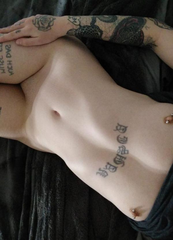 Charlotte Sartre alasti seksikad fotod 71