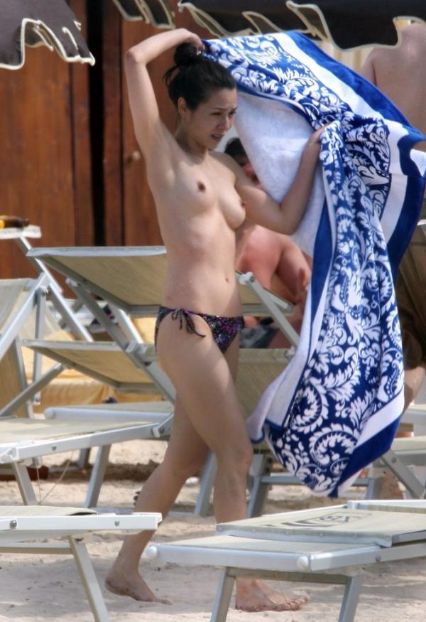 China Chow Goes Topless At The Beach Photos 32