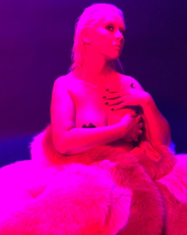 Christina Aguilera nagie seksowne zdjęcia 10