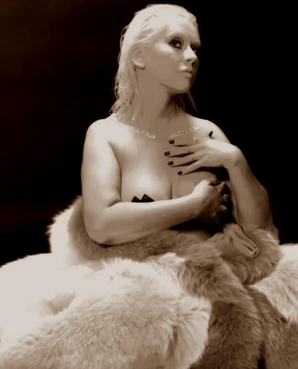 Christina Aguilera Nude Sexy Photos 11