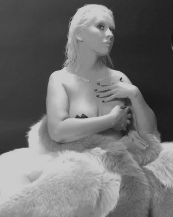 Christina Aguilera Nude Sexy Photos 15