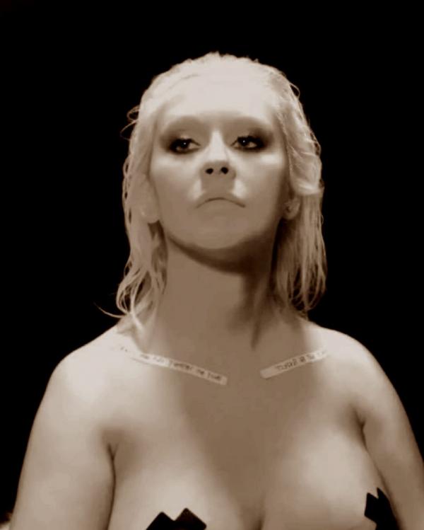Christina Aguilera Nude Sexy Photos 16