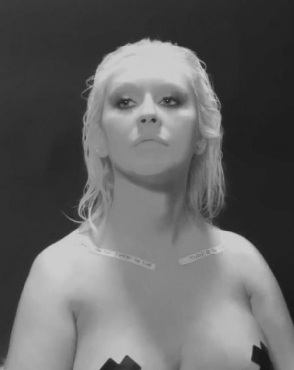 Christina Aguilera Nude Sexy Photos 17