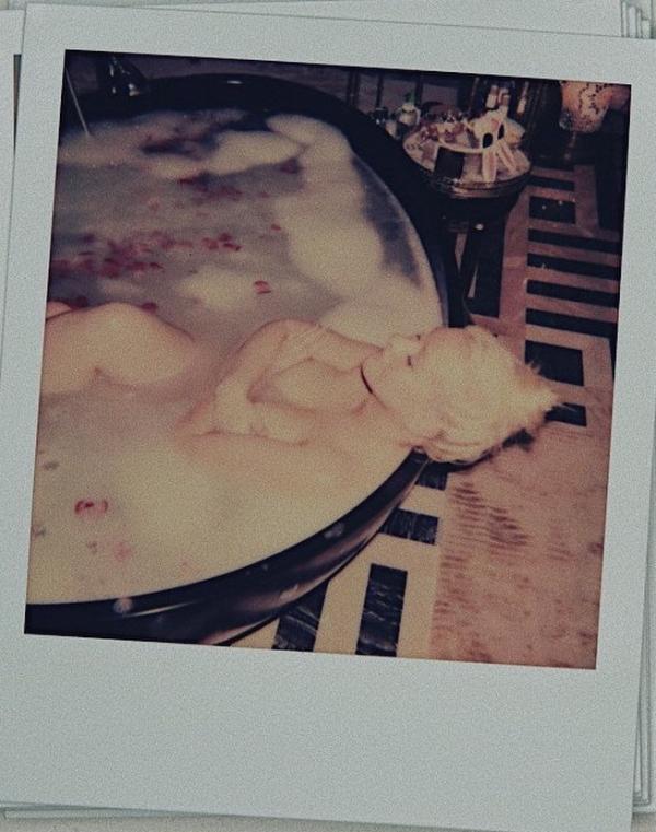 Christina Aguilera Nude Sexy Photos 9