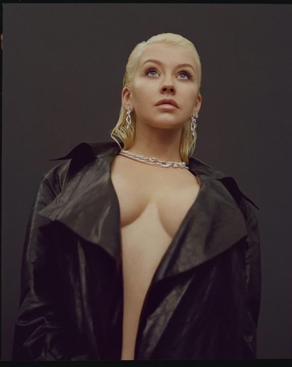 Christina Aguilera Topless and Sexy Photos 18