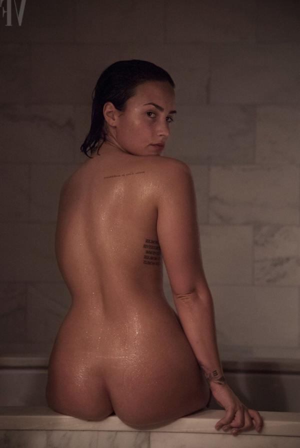 Demi Lovato nuda