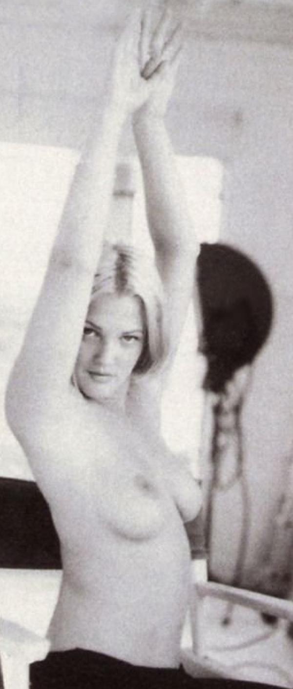 Drew Barrymore Naked Photos 6.