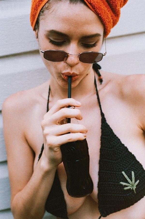 Fotos de Elle Brittain sexy en topless 15