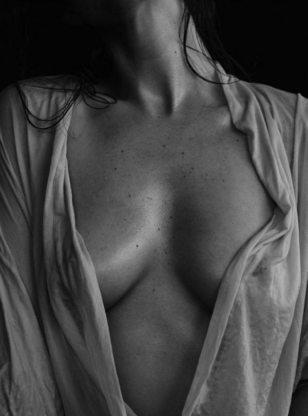 Emily DiDonato Sexy Topless Photos 9