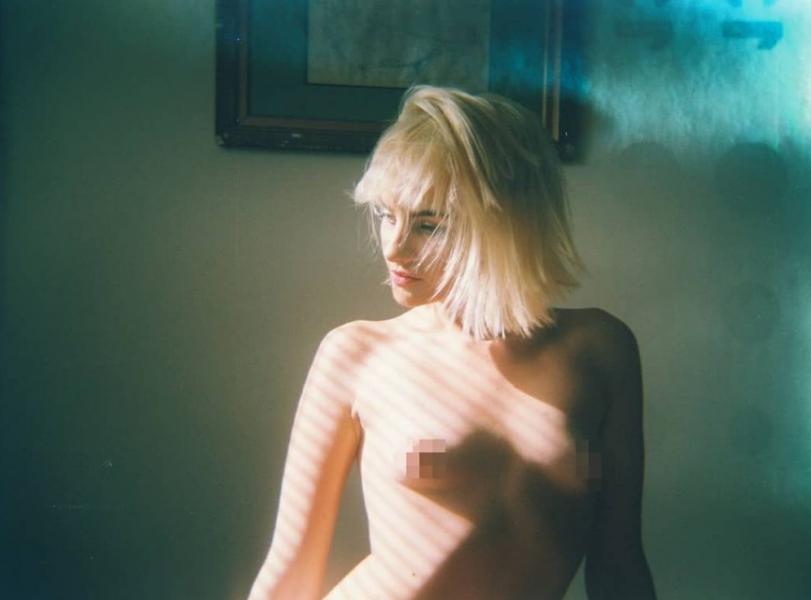 Γυμνές σέξι φωτογραφίες της Erin Mae 63