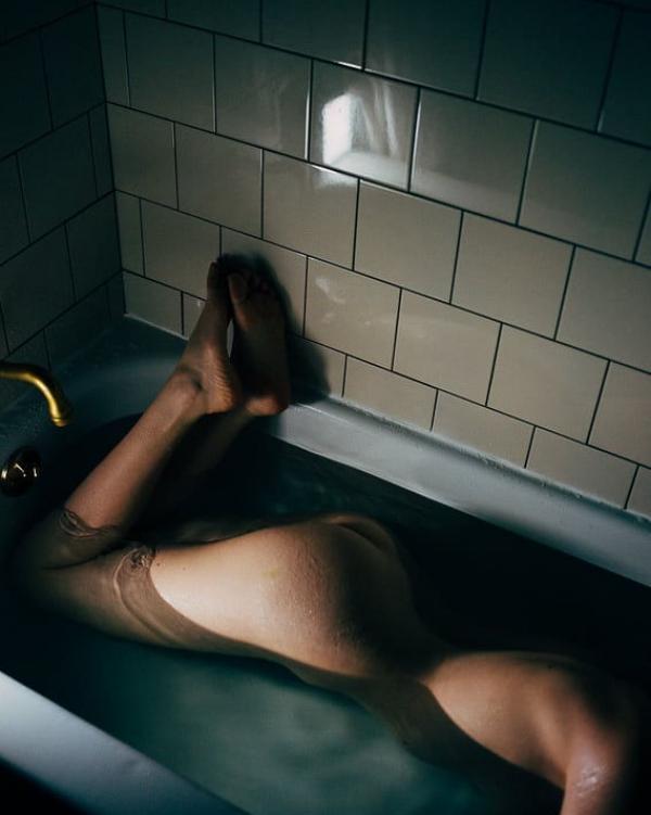 एरिन मॅई नग्न सेक्सी तस्वीरें 75