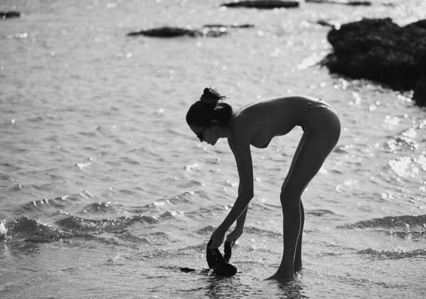 Gabrielle Caunesil Sexy Topless Pics 11