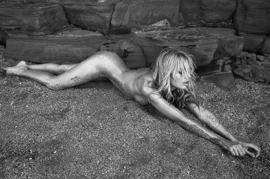 Hannah Kirkelie Nude Sexy Photos 11