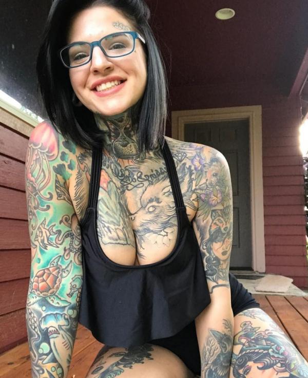 Τατουάζ Heidi Lavon