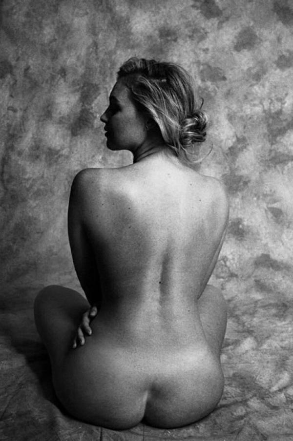 Iskra Lawrence Nude Sexy Photos 18