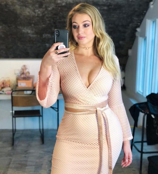 Iskra Lawrence Sexy Images 36