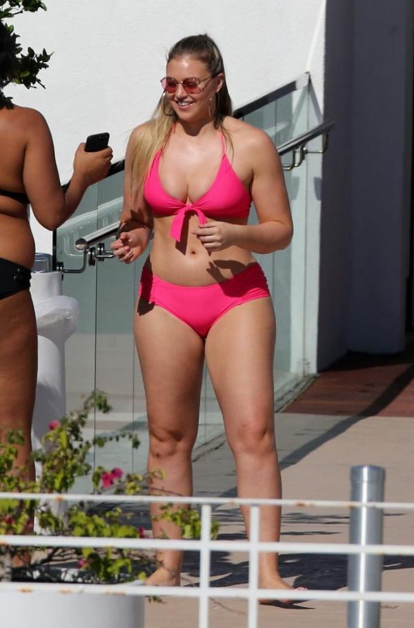 Iskra Lawrence Sexy Photos 11