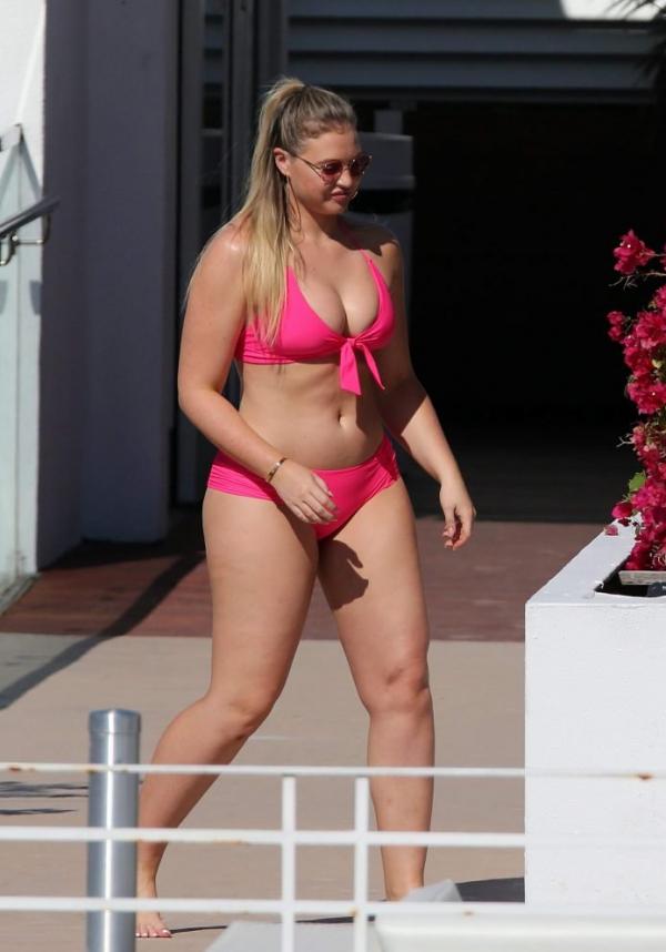 Iskra Lawrence Sexy Photos 14