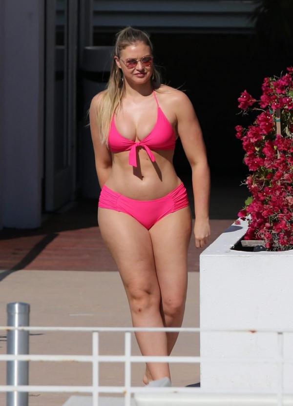 Iskra Lawrence Photos
