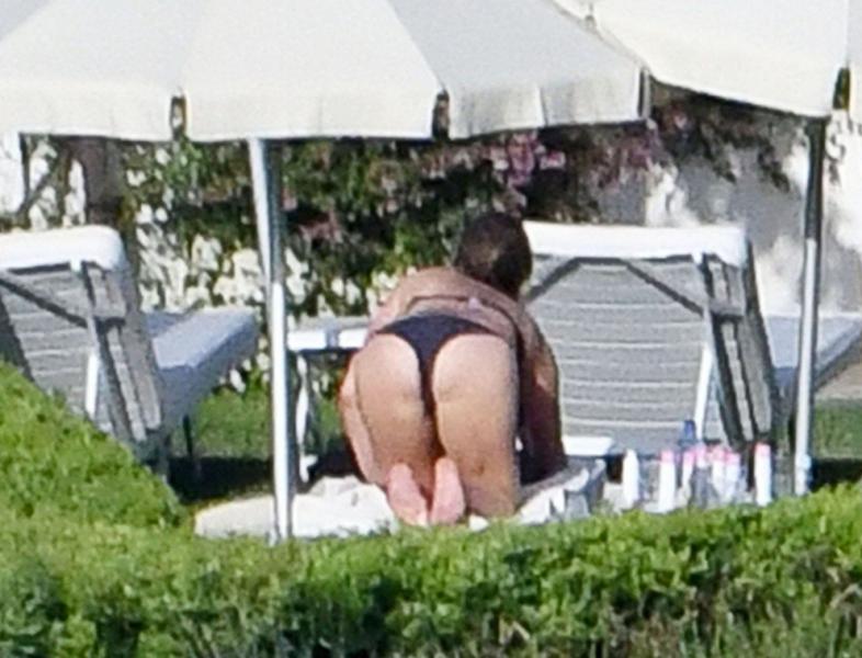 Jennifer Aniston sexy topless foto's 39