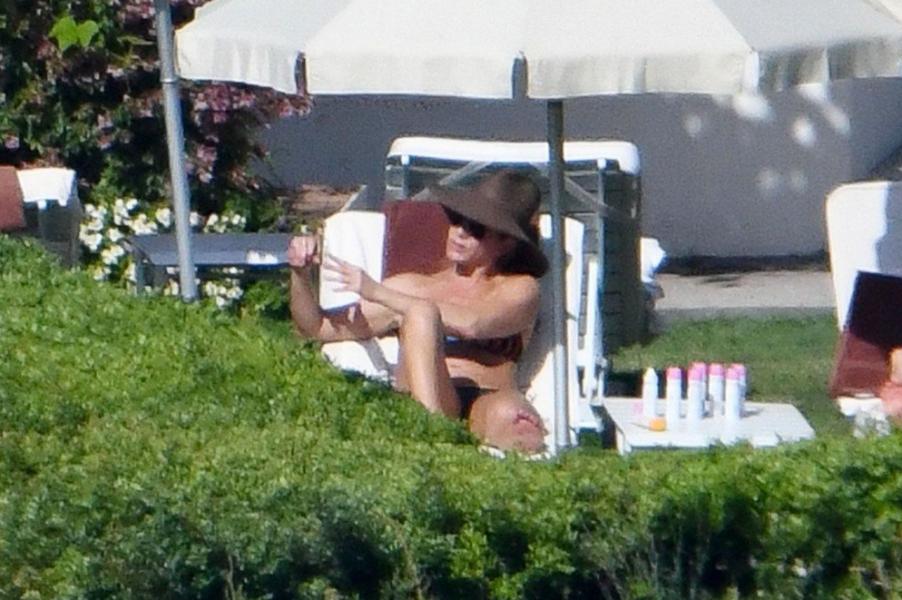 Jennifer Aniston Seksikad topless fotod 47