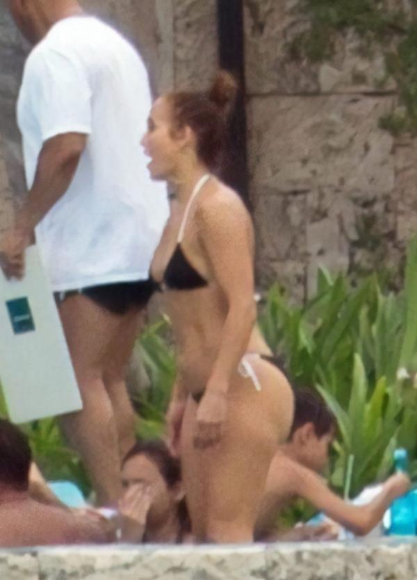 Jennifer Lopez Sexy New Pics 12