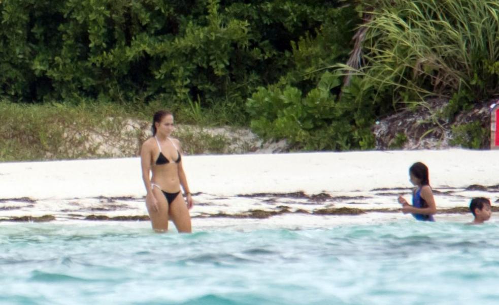 Jennifer Lopez Sexy New Pics 23