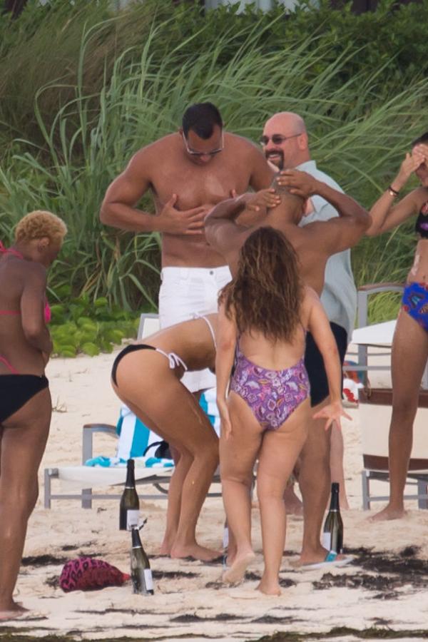 Jennifer Lopez Sexy New Pics 35