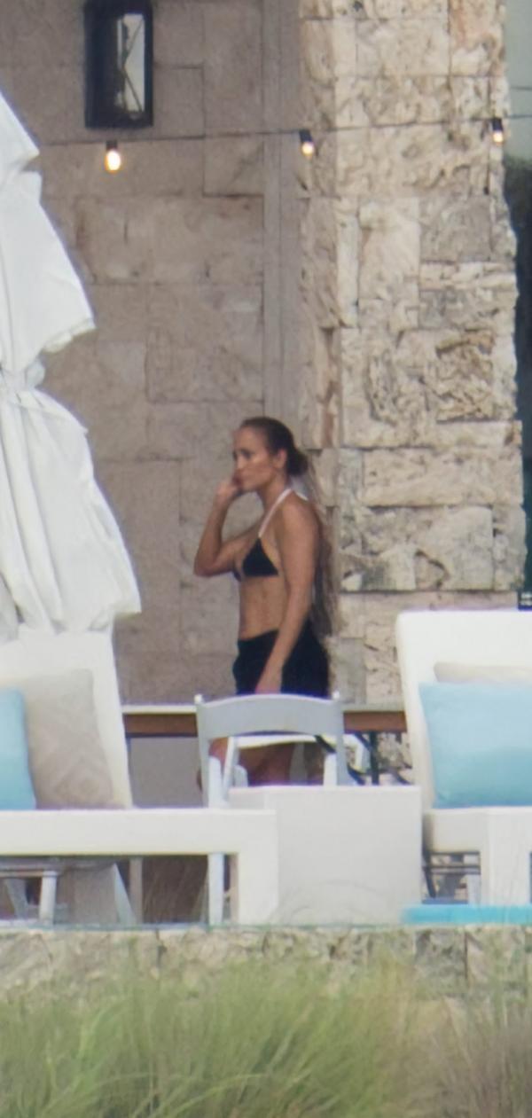 Jennifer Lopez Sexy New Pics 7