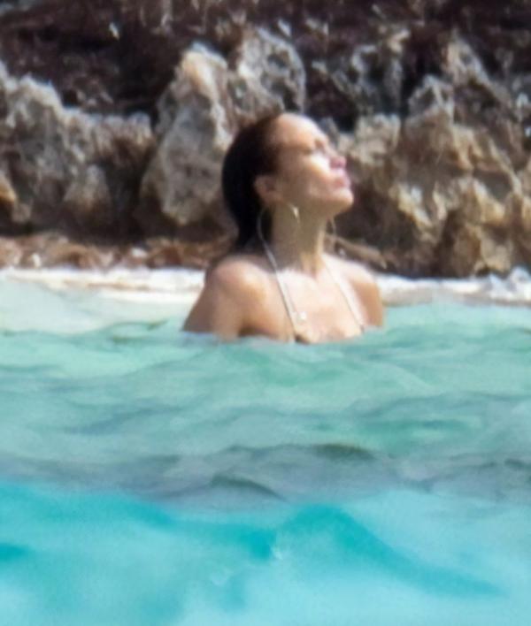 Jennifer Lopez Sexy New Pics 9
