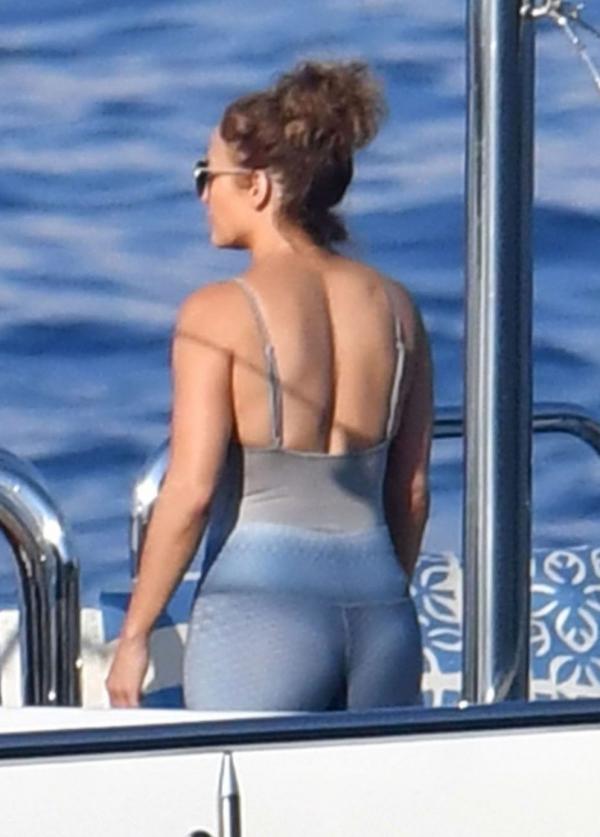 Jennifer Lopez Sexy Photos 13