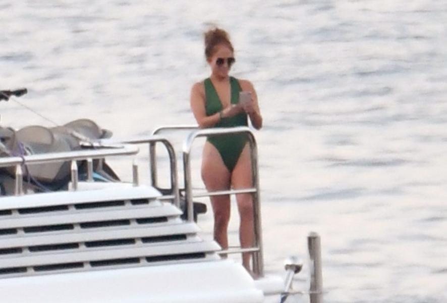Jennifer Lopez Sexy Photos 36