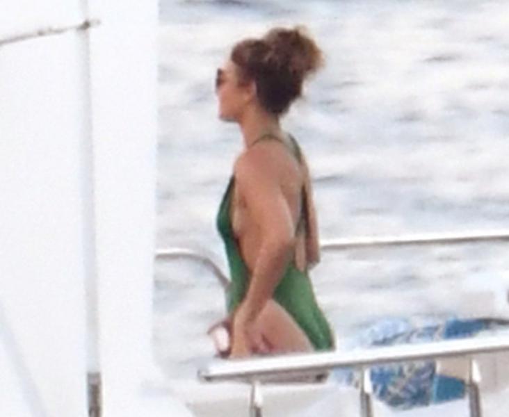 Jennifer Lopez Sexy Photos 42