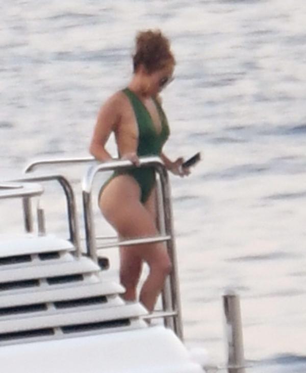 Jennifer Lopez Sexy Photos 54