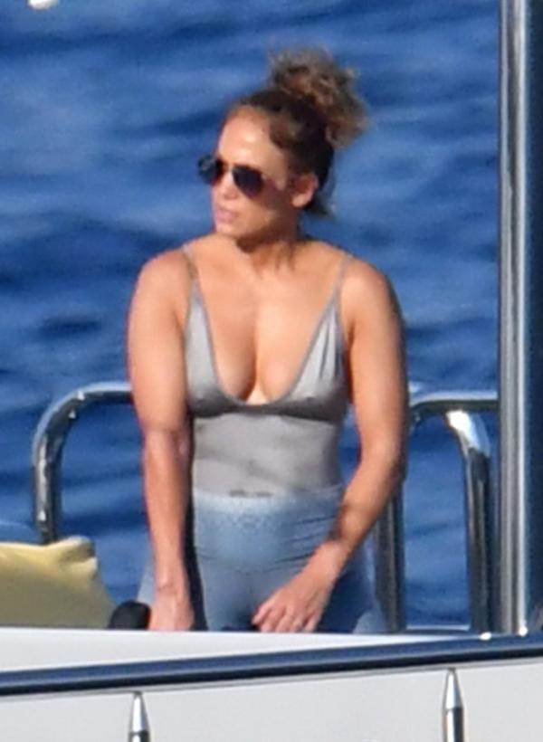 Jennifer Lopez Sexy Photos 58