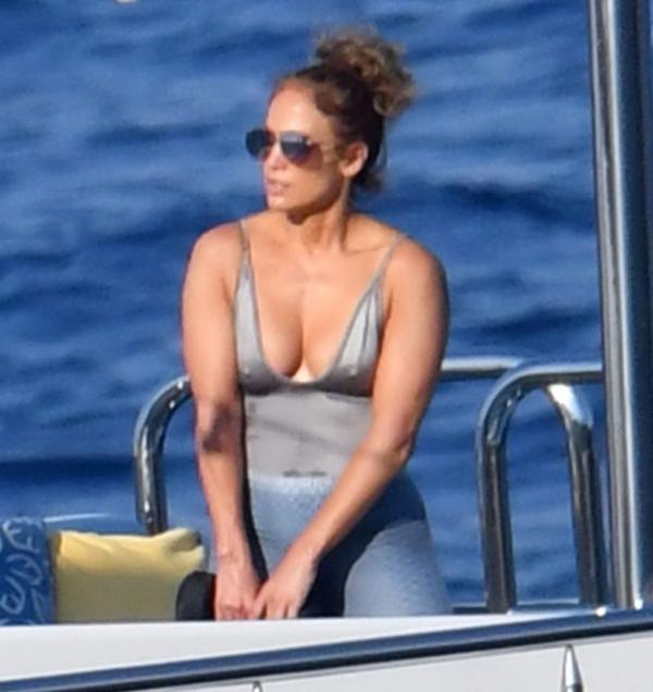 Jennifer Lopez Sexy Photos 59