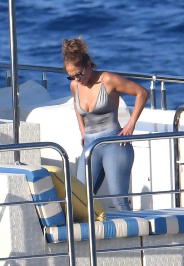 Jennifer Lopez Sexy Photos 71
