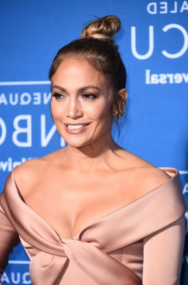 Jennifer Lopez Upskirt Photos 42