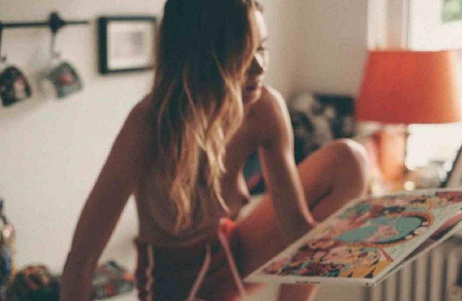 Fotos sexys de Julia Decker en topless 18